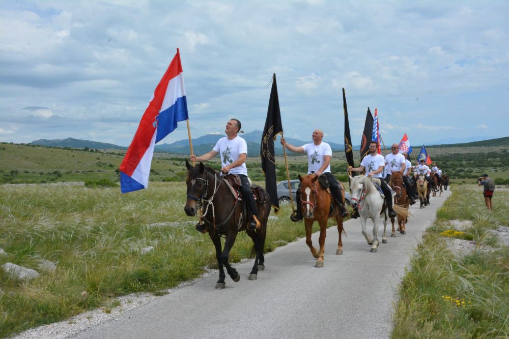 Održana 12. tradicionalna konjička karavana "Ljeto 95" na Vrdovu
